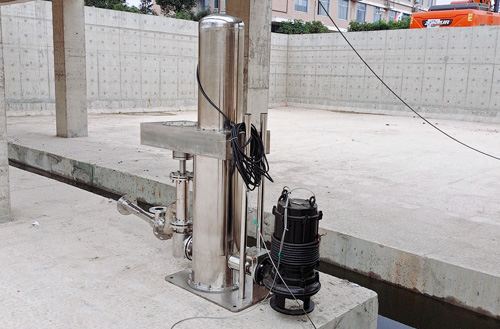 汨羅雨水調(diào)蓄池智能?chē)娚淦鳜F(xiàn)場(chǎng)安裝視頻案例